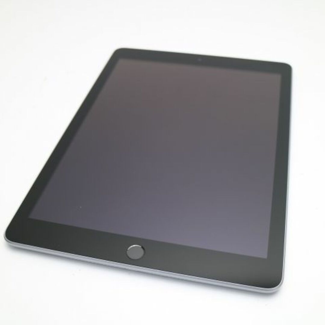 Apple(アップル)のiPad 第5世代 Wi-Fi 128GB グレイ  M888 スマホ/家電/カメラのPC/タブレット(タブレット)の商品写真
