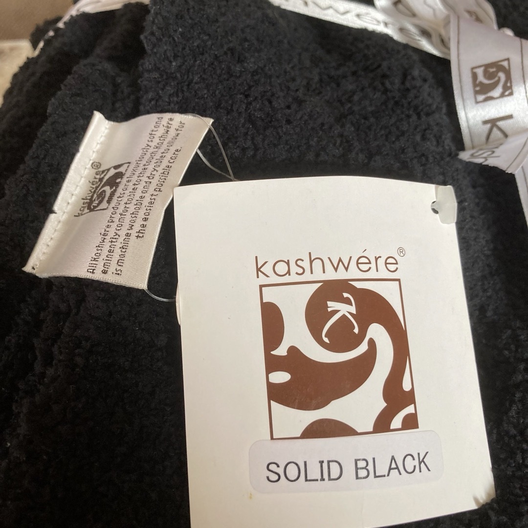 kashwere(カシウエア)の値下げ　新品未使用カシウェア  KASHWERE ソリッドスロウ ブランケット インテリア/住まい/日用品の寝具(毛布)の商品写真