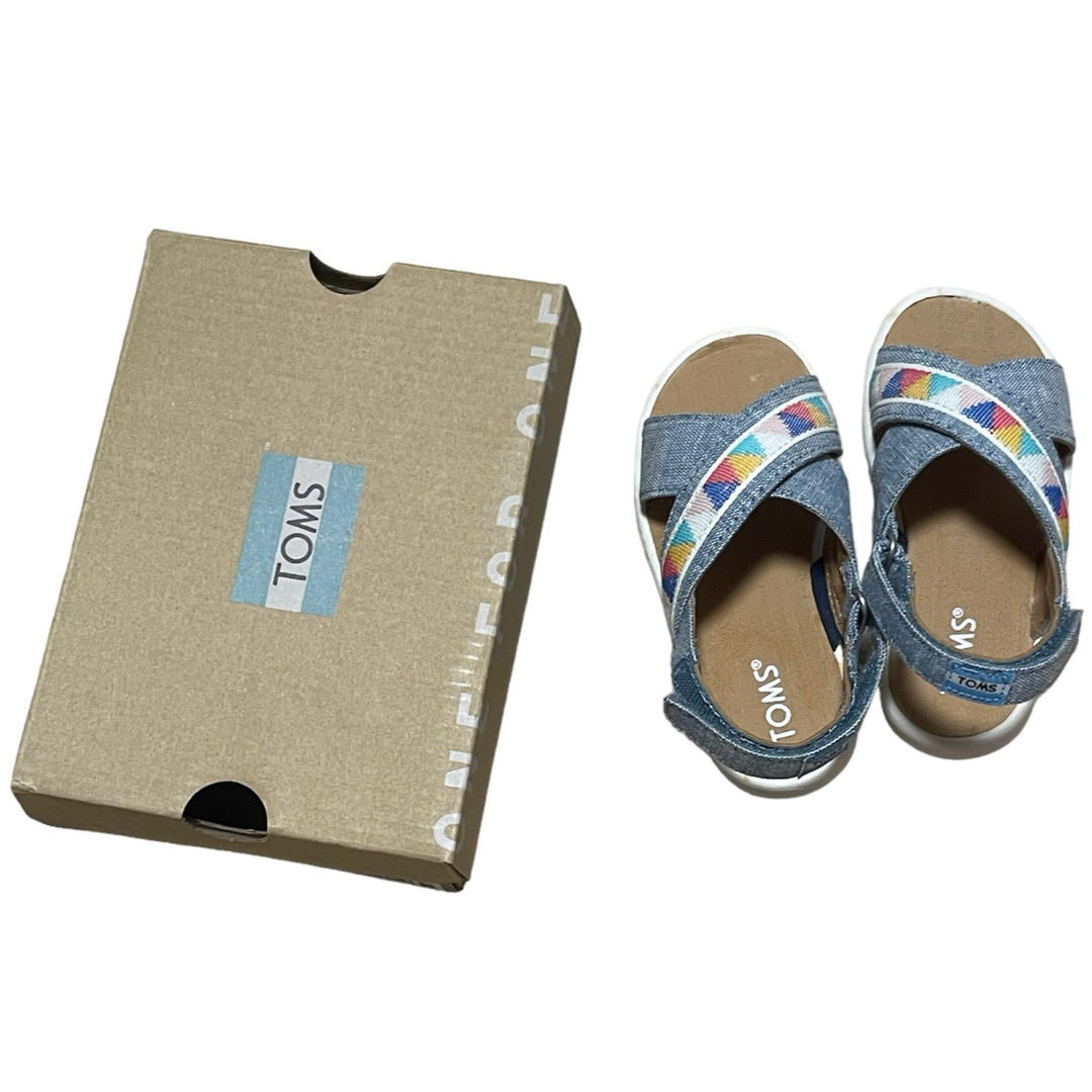 TOMS(トムズ)のサンダル キッズ/ベビー/マタニティのベビー靴/シューズ(~14cm)(サンダル)の商品写真