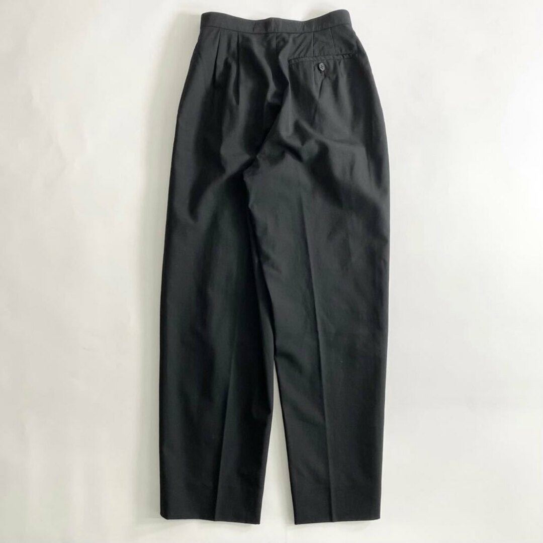 ISSEY MIYAKE(イッセイミヤケ)の32j8 《美品》 ISSEY MIYAKE イッセイミヤケ 一筆タグ センタープレスパンツ サイズM ブラック レディース ボトムス タック ウール レディースのパンツ(その他)の商品写真