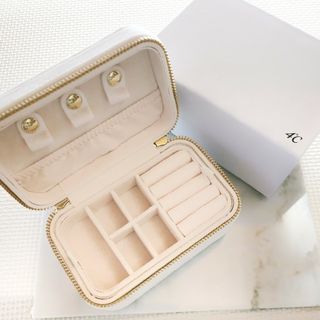 ヨンドシー(4℃)の4°C ジュエリーボックス【箱付き新品】(小物入れ)