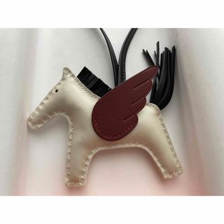 Hermes - 【新品未使用】HERMES ロデオチャームPM ペガサス ブラック B Hermes - 【新品未使用】HERMES ロデオチャームPM ペガサス ブラック B