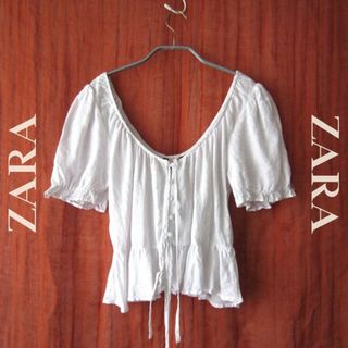 ザラ(ZARA)の美品　ZARA／ザラ★　襟ぐりの大きな半袖ブラウス　白(シャツ/ブラウス(半袖/袖なし))