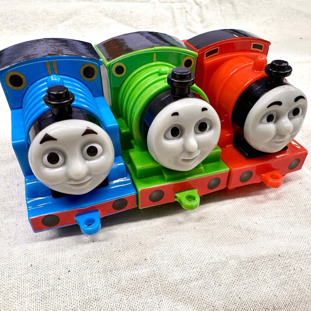 THOMAS(トーマス)の\\美品//【きかんしゃトーマス】トーマスの7両連結セット➕ヘンリープレゼント キッズ/ベビー/マタニティのおもちゃ(電車のおもちゃ/車)の商品写真