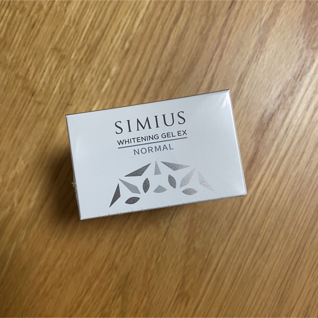 SIMIUS(シミウス)の【新品・未開封】SIMIUS ホワイトニングジェル コスメ/美容のスキンケア/基礎化粧品(オールインワン化粧品)の商品写真