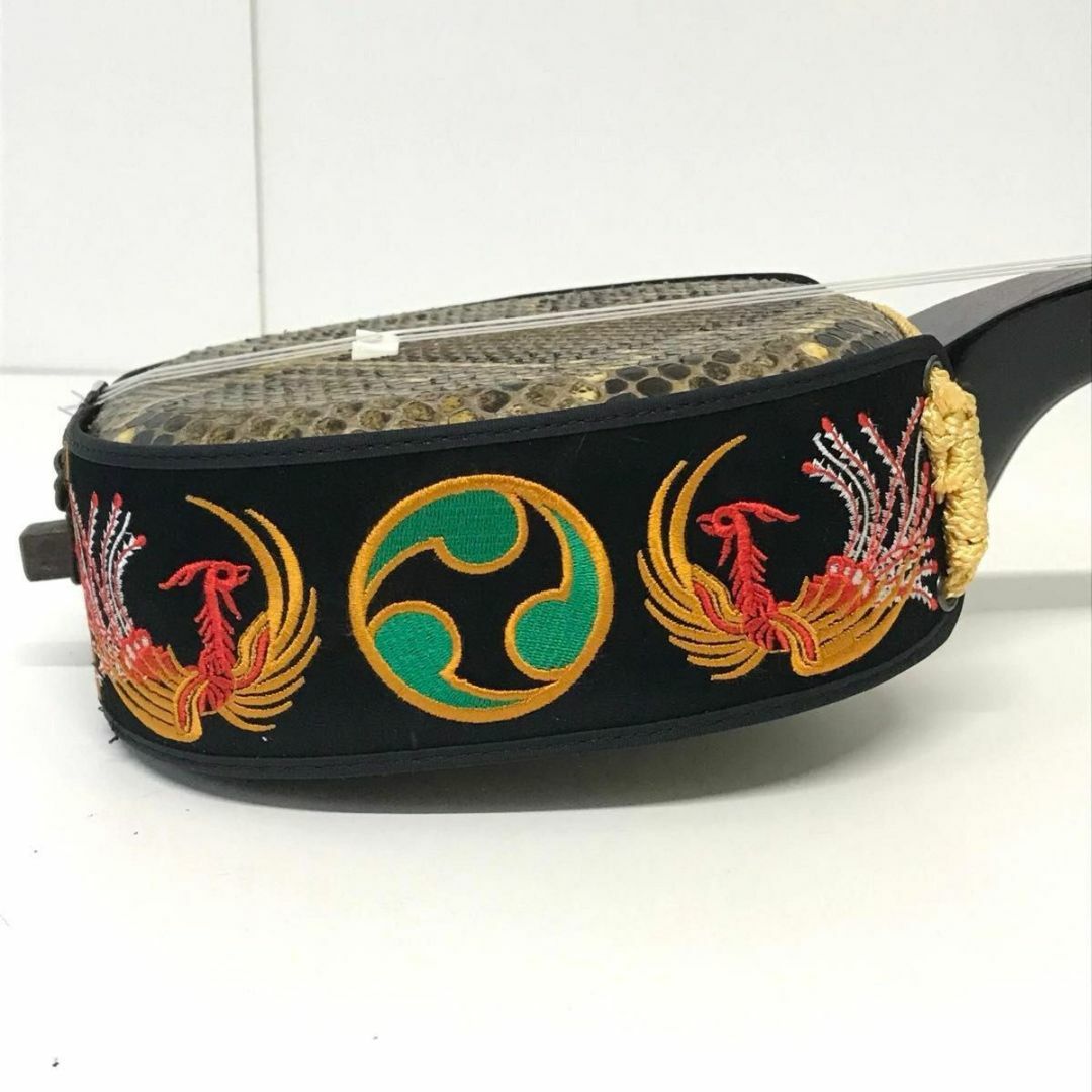 【メンテナンス済】沖縄三線 蛇皮 本革　真壁型　ハードケース付属 伝統楽器  楽器の和楽器(三線)の商品写真