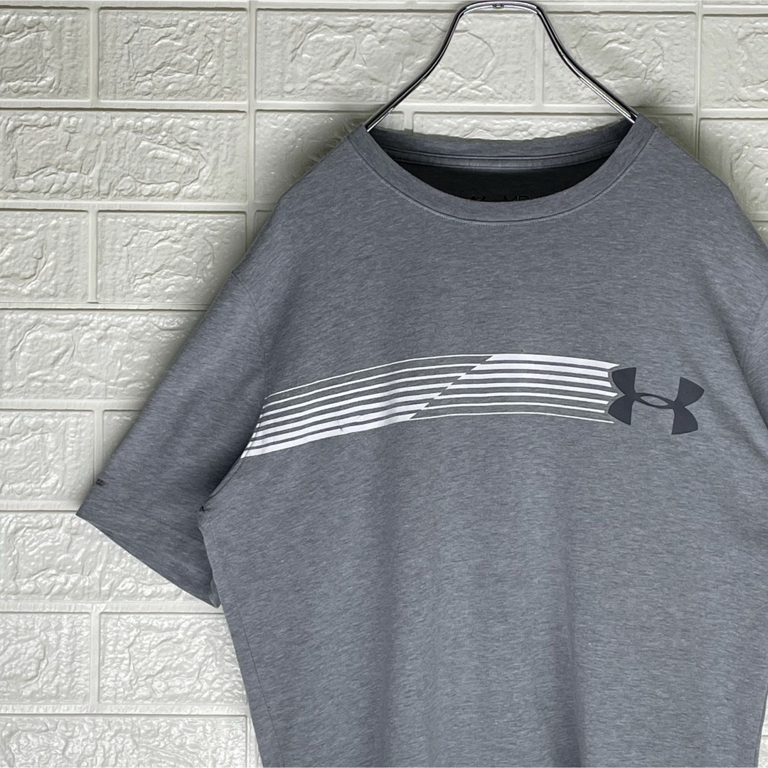 UNDER ARMOUR(アンダーアーマー)のアンダーアーマー　ワンポイントロゴ入り　Tシャツ　グレー　Mサイズ メンズのトップス(Tシャツ/カットソー(半袖/袖なし))の商品写真