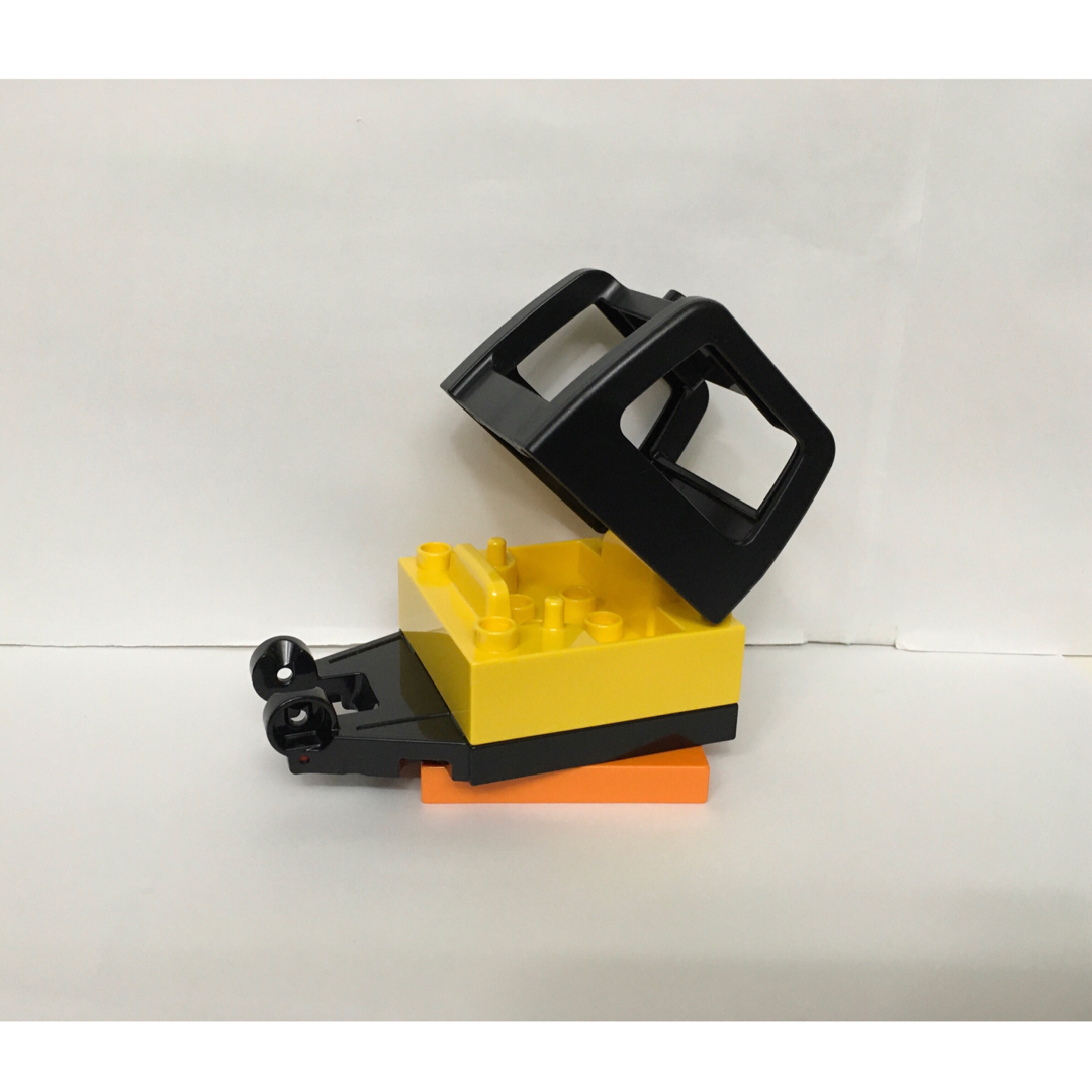 レゴ デュプロ 特殊 パーツ 回転するブロック 回転台 黒×オレンジ 運転席 | フリマアプリ ラクマ