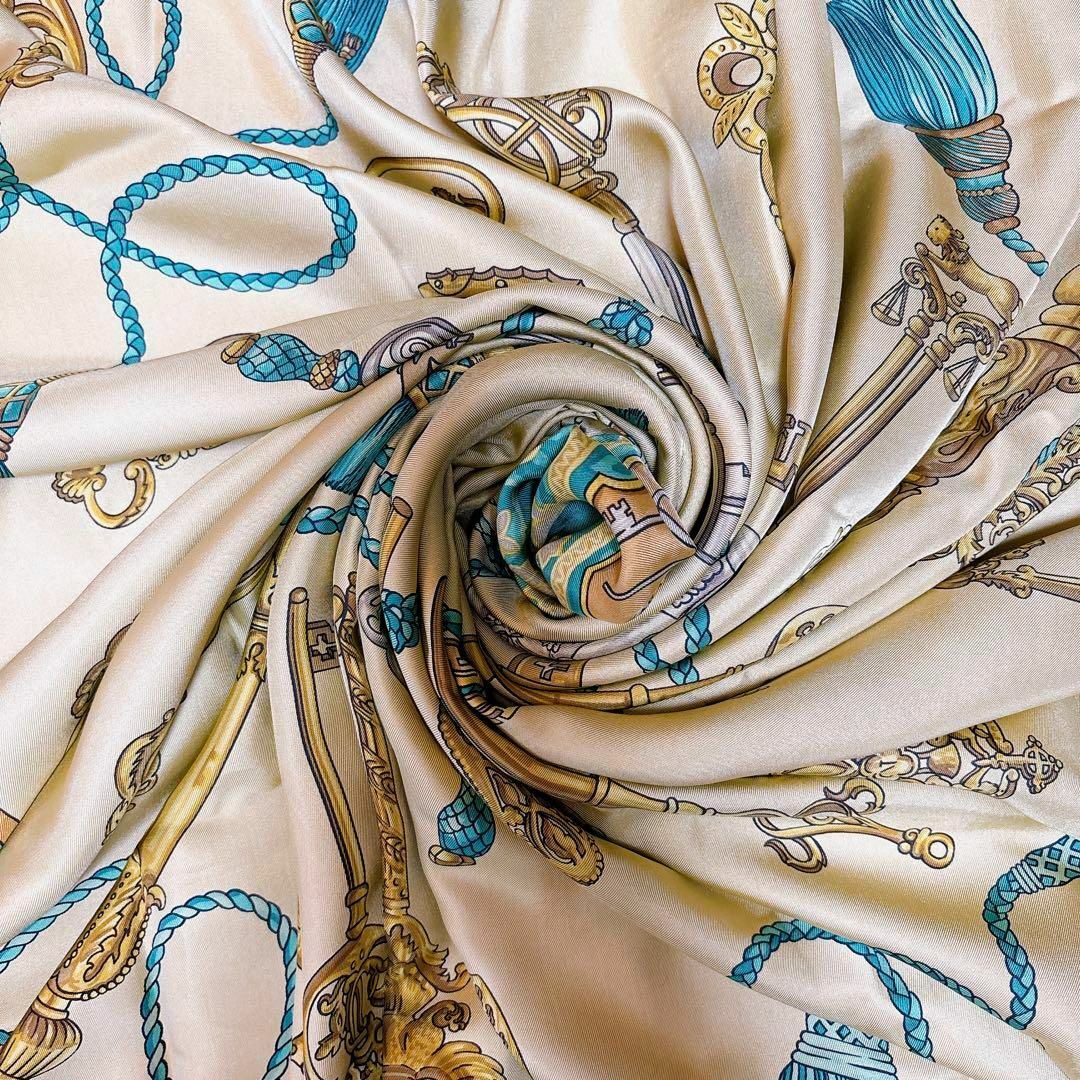 Hermes(エルメス)のエルメス　　大判　シルク　レディース　スカーフ　カレ　イエロー　グリーン レディースのファッション小物(バンダナ/スカーフ)の商品写真