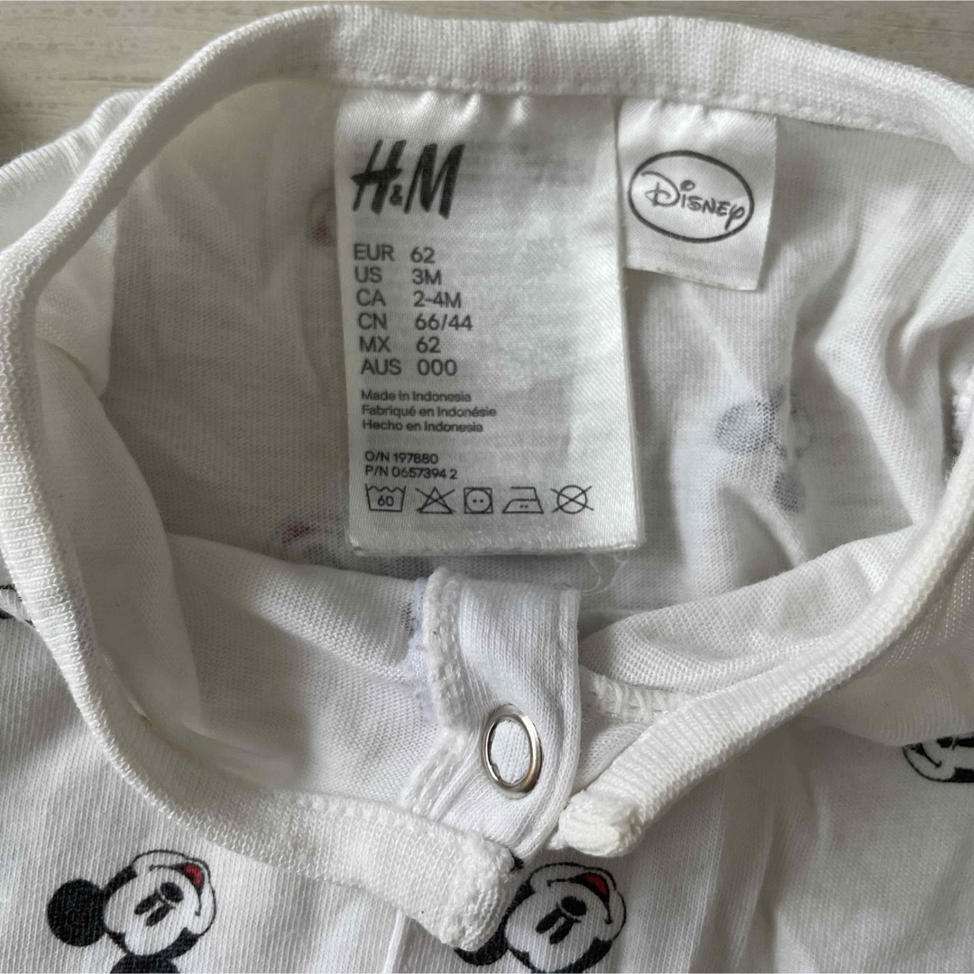 H&M(エイチアンドエム)のエイチアンドエム　H&M ミッキーロンパース60 キッズ/ベビー/マタニティのベビー服(~85cm)(ロンパース)の商品写真