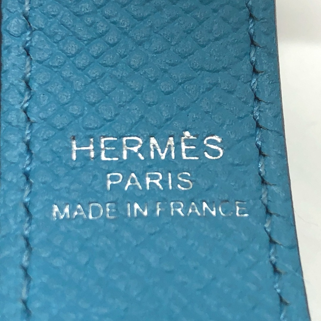 Hermes(エルメス)のエルメス HERMES バンドリエール トレサージュ ドゥ キュイール エグザゴン ショルダーストラップ ヴォーエプソン ブルーデュノール/ルージュドゥクール/ゴールド ブルー スマホ/家電/カメラのスマホアクセサリー(ストラップ/イヤホンジャック)の商品写真