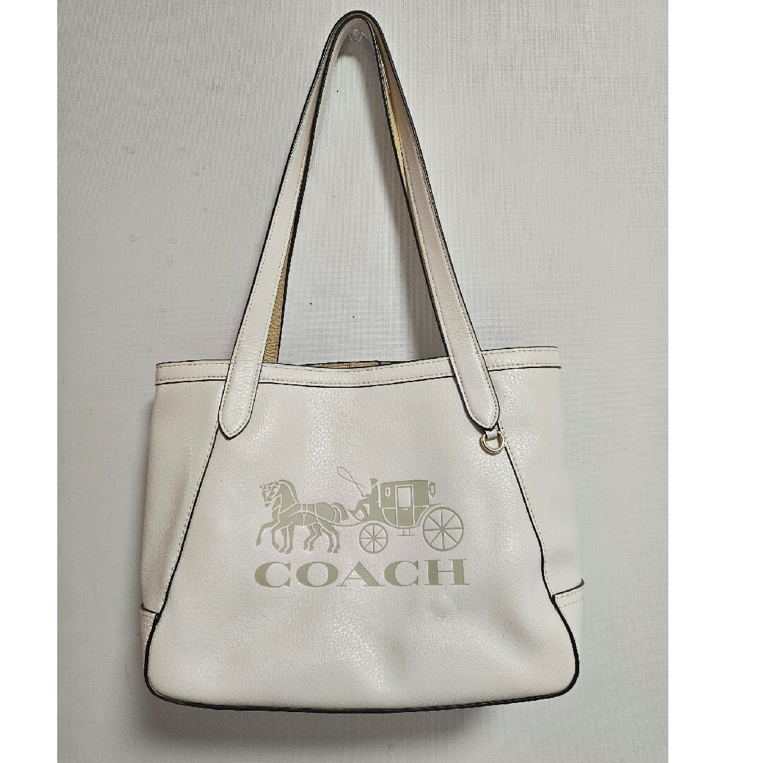 COACH(コーチ)の中古品　COACH　ショルダーバッグ レディースのバッグ(ショルダーバッグ)の商品写真