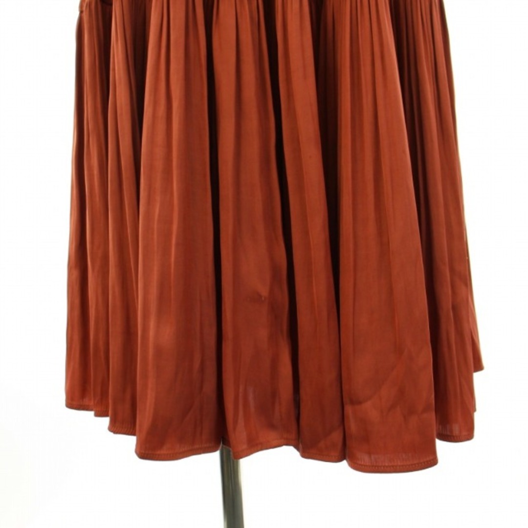 GRACE CONTINENTAL(グレースコンチネンタル)のグレースコンチネンタル シャーリングティアードスカート フレア サテン 赤 レディースのスカート(ロングスカート)の商品写真