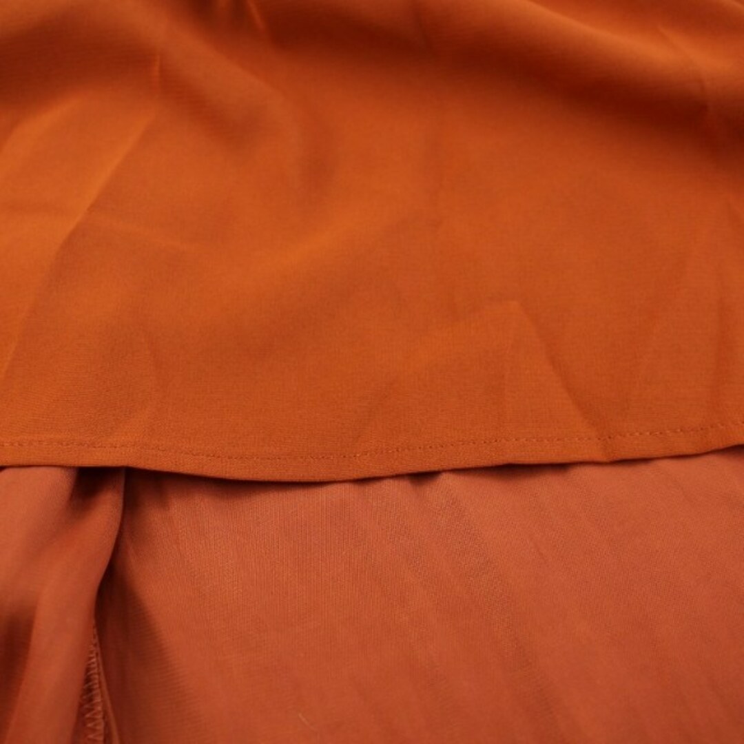 GRACE CONTINENTAL(グレースコンチネンタル)のグレースコンチネンタル シャーリングティアードスカート フレア サテン 赤 レディースのスカート(ロングスカート)の商品写真