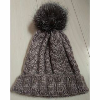 カシラ(CA4LA)の【美品】CA4LA ポンポン付きニットキャップ(ニット帽/ビーニー)