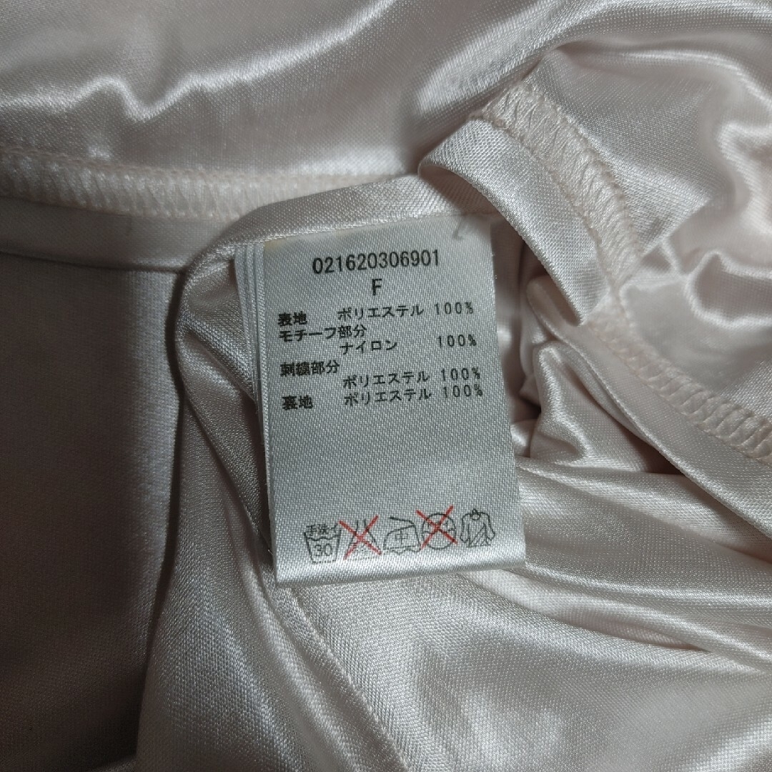 dazzlin(ダズリン)の胸元フラワー 春ピンクワンピースAラインワンピフレアスカート レディースのワンピース(ミニワンピース)の商品写真