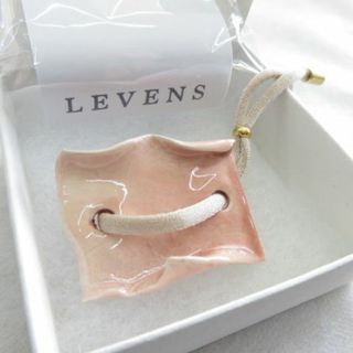 トゥモローランド(TOMORROWLAND)の新品 箱 LEVENS JEWELS　レヴェンス　ブレスレット　ピンク(ブレスレット/バングル)