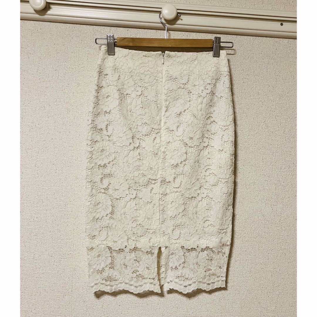 GU(ジーユー)の【GU】レースタイトスカート　オフホワイト　Sサイズ レディースのスカート(ひざ丈スカート)の商品写真