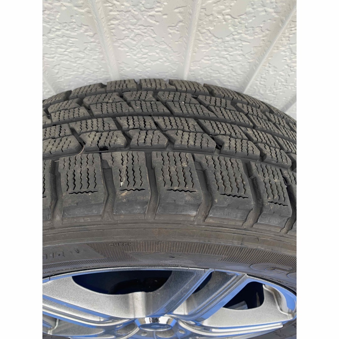 Goodyear(グッドイヤー)の送料込み★バリ山スタッドレス★195/65R15★4本セット、ボクシー 自動車/バイクの自動車(タイヤ・ホイールセット)の商品写真