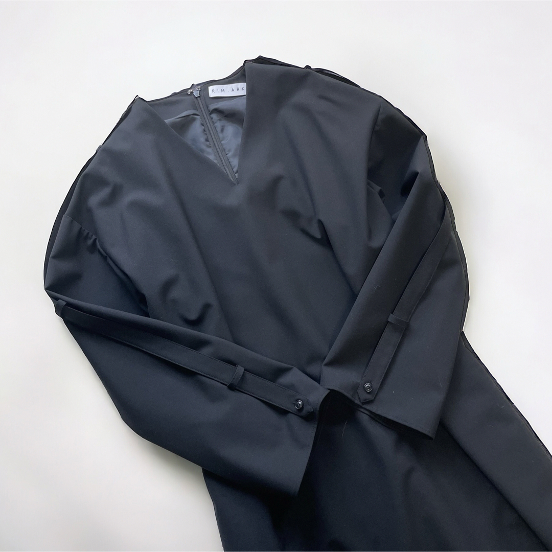 RIM.ARK(リムアーク)のRIM.ARK(リムアーク)Long belted dress ワンピース 黒 レディースのワンピース(ロングワンピース/マキシワンピース)の商品写真