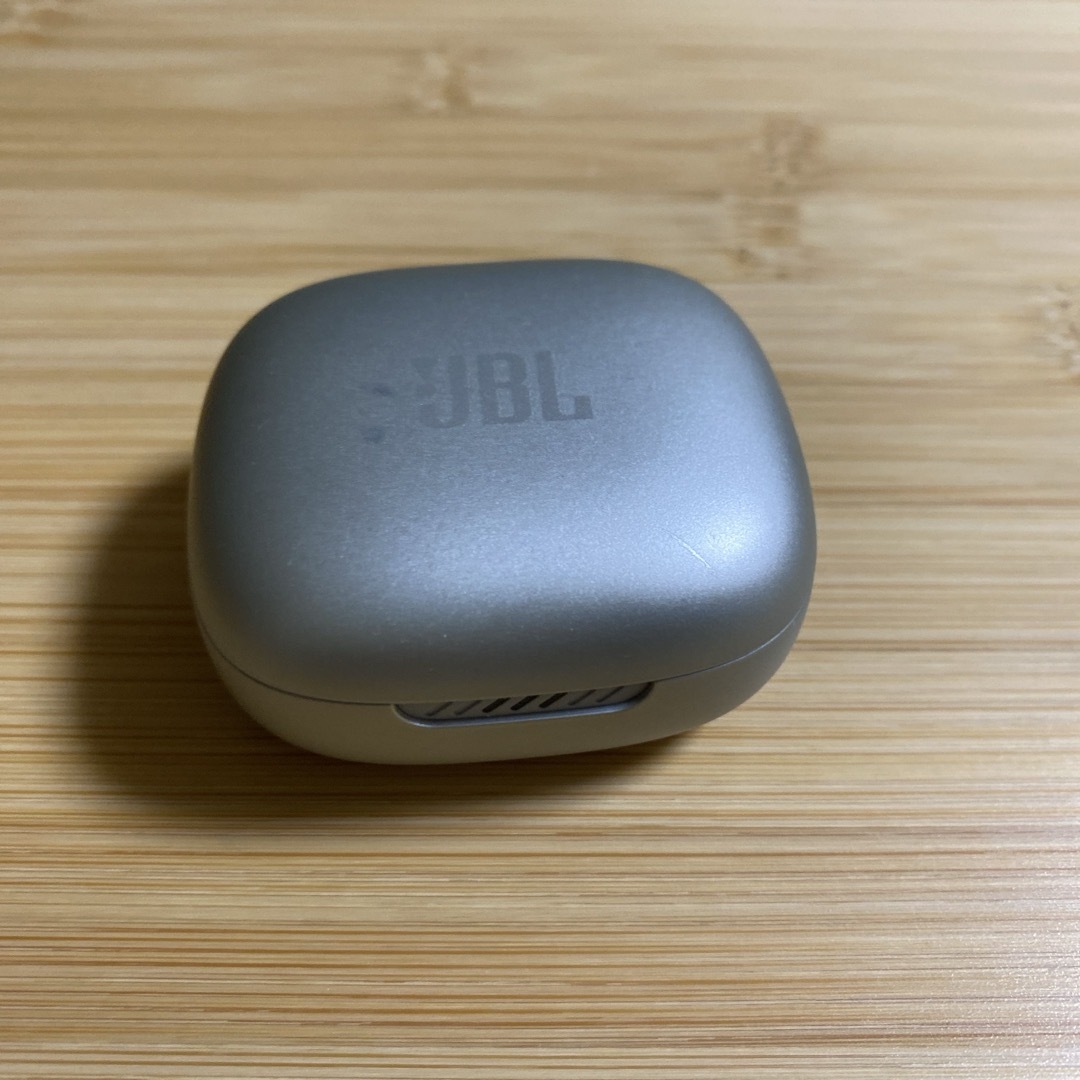 JBl ワイヤレスイヤホン　ジャンク スマホ/家電/カメラのオーディオ機器(ヘッドフォン/イヤフォン)の商品写真