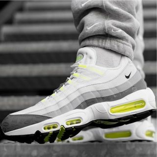 ナイキ(NIKE)の極美品 大人気 NIKE AIR MAX 95 WHITE/GREY-VOLT(スニーカー)