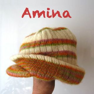 チャイハネ(チャイハネ)の美品　Amina／チャイハネ★　マルチカラー　ツバ付きニットキャップ　ビーニー (ニット帽/ビーニー)