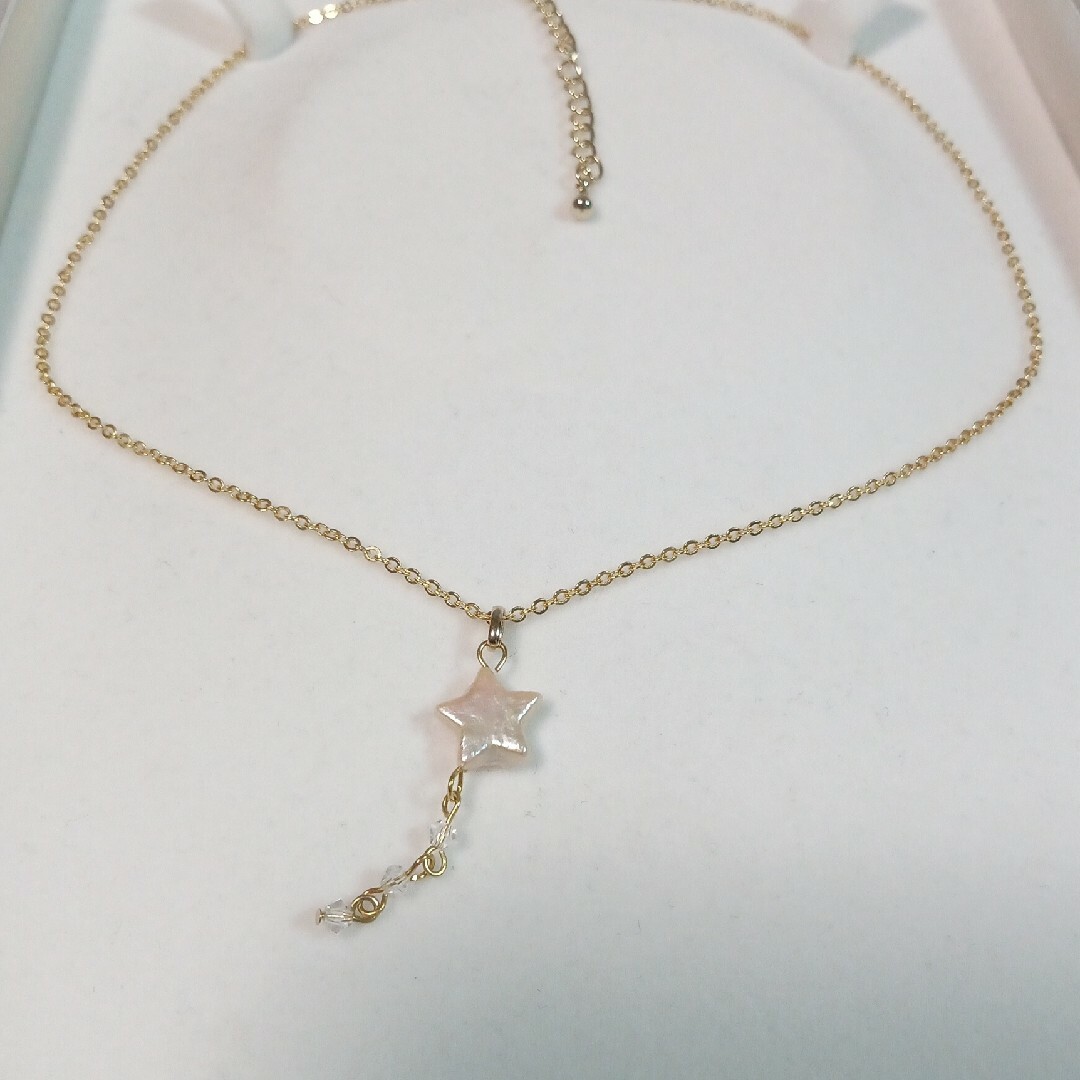 1061 ホワイト✨ 流れ星☆。.:＊・゜  星型淡水パール ネックレス♪ ハンドメイドのアクセサリー(ネックレス)の商品写真