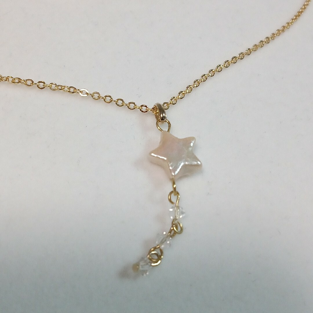 1061 ホワイト✨ 流れ星☆。.:＊・゜  星型淡水パール ネックレス♪ ハンドメイドのアクセサリー(ネックレス)の商品写真