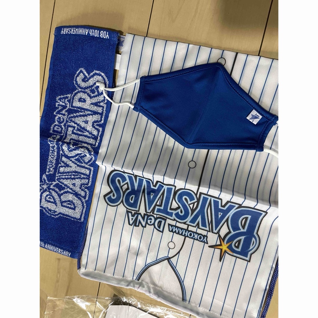 5 DeNa横浜ベイスターズの10周年ギフトバッグ　1セット分 スポーツ/アウトドアの野球(記念品/関連グッズ)の商品写真