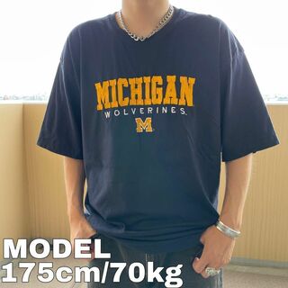 ミシガン大学 ウルヴァリンズ カレッジロゴ刺繍Tシャツ 2XL 紺 黄色 白(Tシャツ/カットソー(半袖/袖なし))