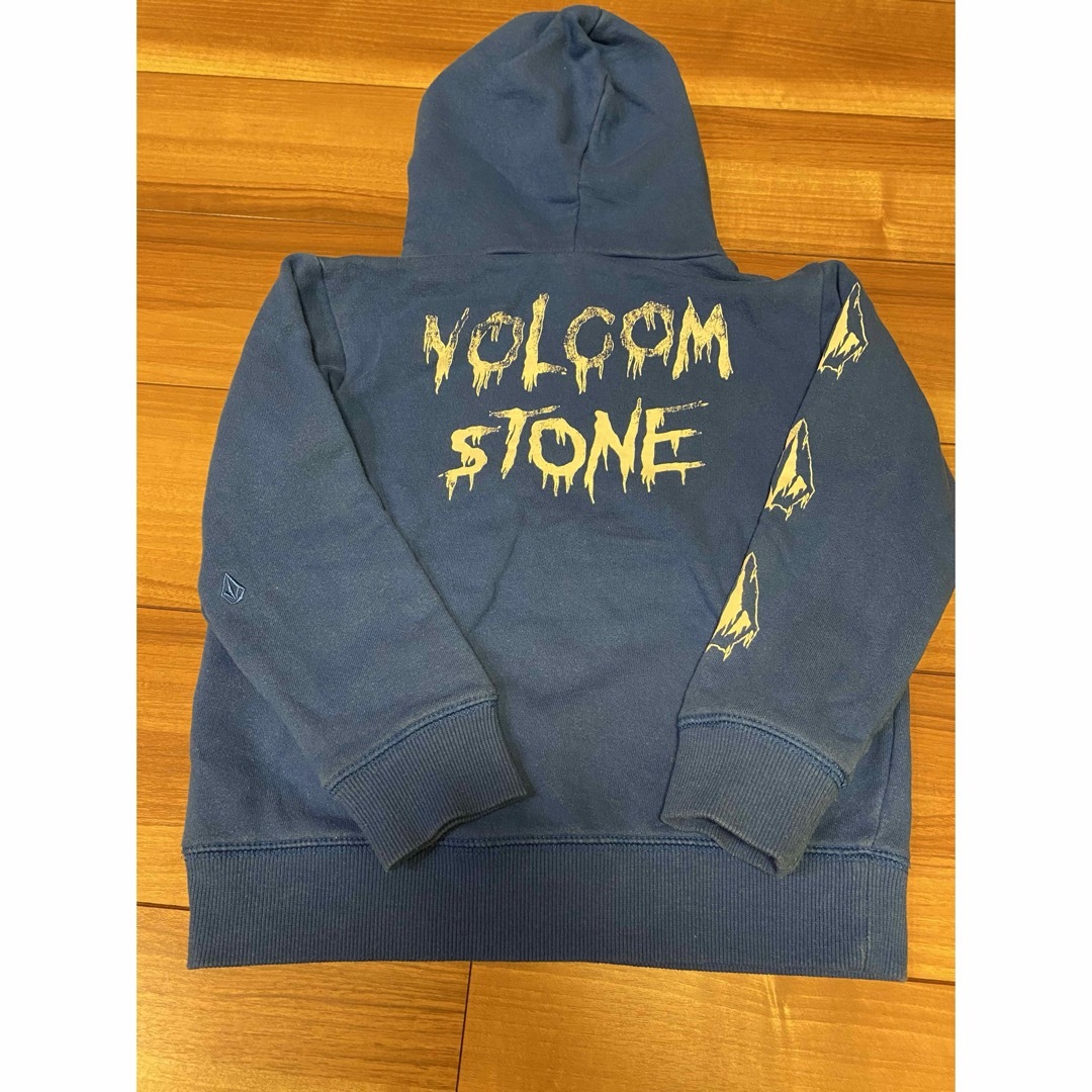 volcom(ボルコム)のVOLCOM  ボルコム　裏起毛パーカー　120cm キッズ/ベビー/マタニティのキッズ服男の子用(90cm~)(Tシャツ/カットソー)の商品写真