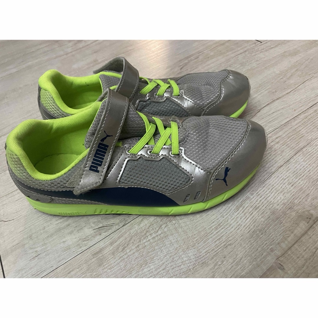 PUMA(プーマ)の中古美品kidsPUMAスニーカー👟23.5 キッズ/ベビー/マタニティのベビー靴/シューズ(~14cm)(スニーカー)の商品写真