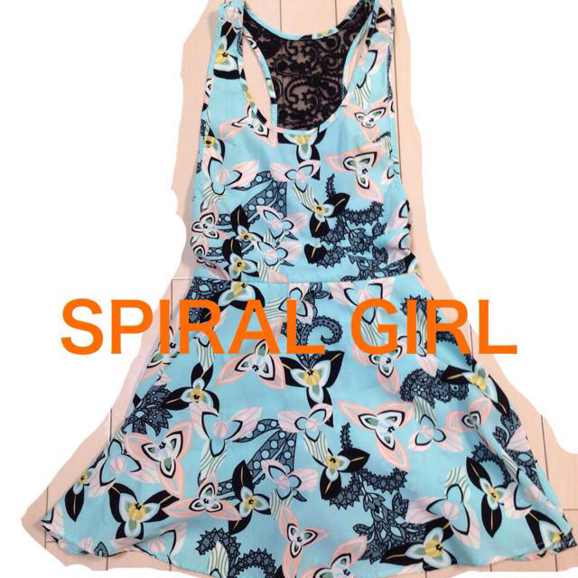 SPIRAL GIRL(スパイラルガール)のSPIRAL GIRL/花柄コンビネゾン レディースのワンピース(ミニワンピース)の商品写真