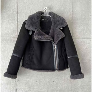 ザラ(ZARA)の【美品】ZARA ブラック フェイク ムートン ライダース コート ジャケット(ムートンコート)