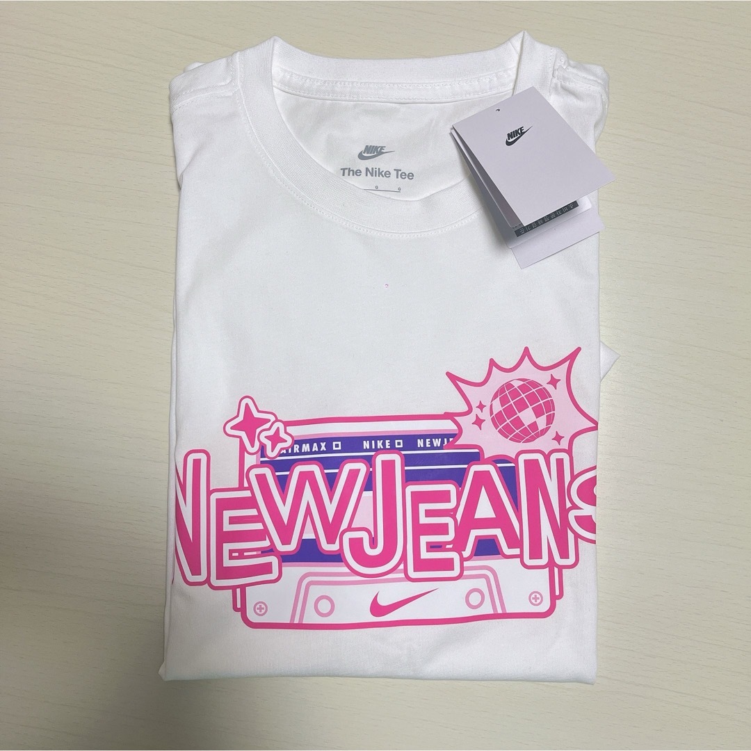 NIKE - 【入手困難 激レア】 NIKE × new jeans Tシャツ シンガポールの 