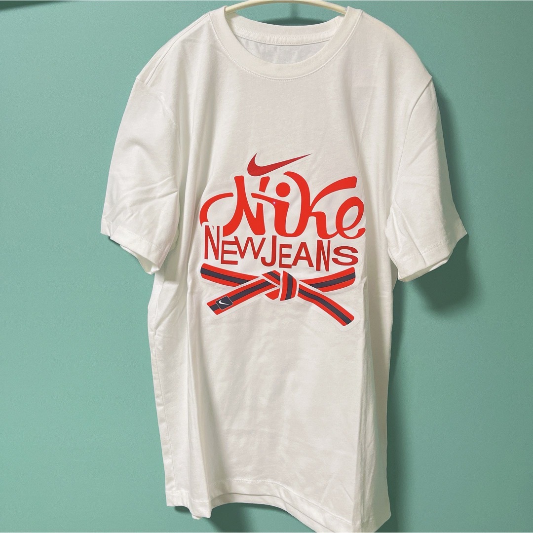 NIKE - 【入手困難 激レア】 NIKE × new jeans Tシャツ シンガポールの 