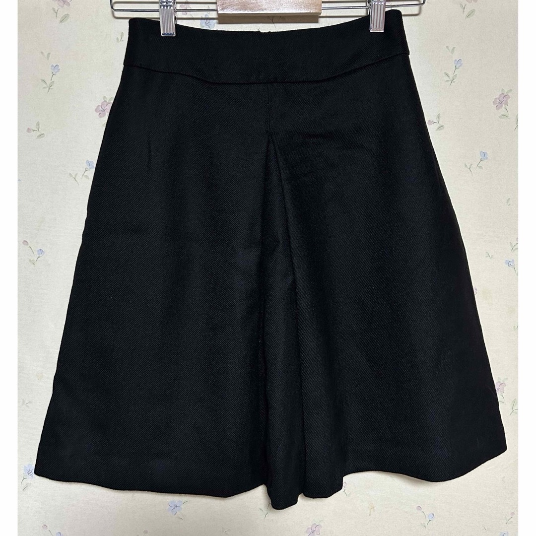 NATURAL BEAUTY BASIC(ナチュラルビューティーベーシック)のナチュラルビューティーベーシック　スカート　黒 レディースのスカート(ひざ丈スカート)の商品写真