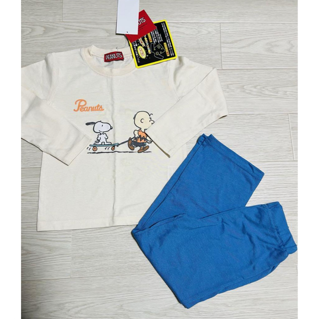 PEANUTS(ピーナッツ)の新品未使用 PEANUTS スヌーピー 光るパジャマ キッズ110 キッズ/ベビー/マタニティのキッズ服男の子用(90cm~)(パジャマ)の商品写真