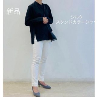 ユニクロ(UNIQLO)の新品　シルクスタンドカラーシャツ　長袖　ブラウス(シャツ/ブラウス(長袖/七分))