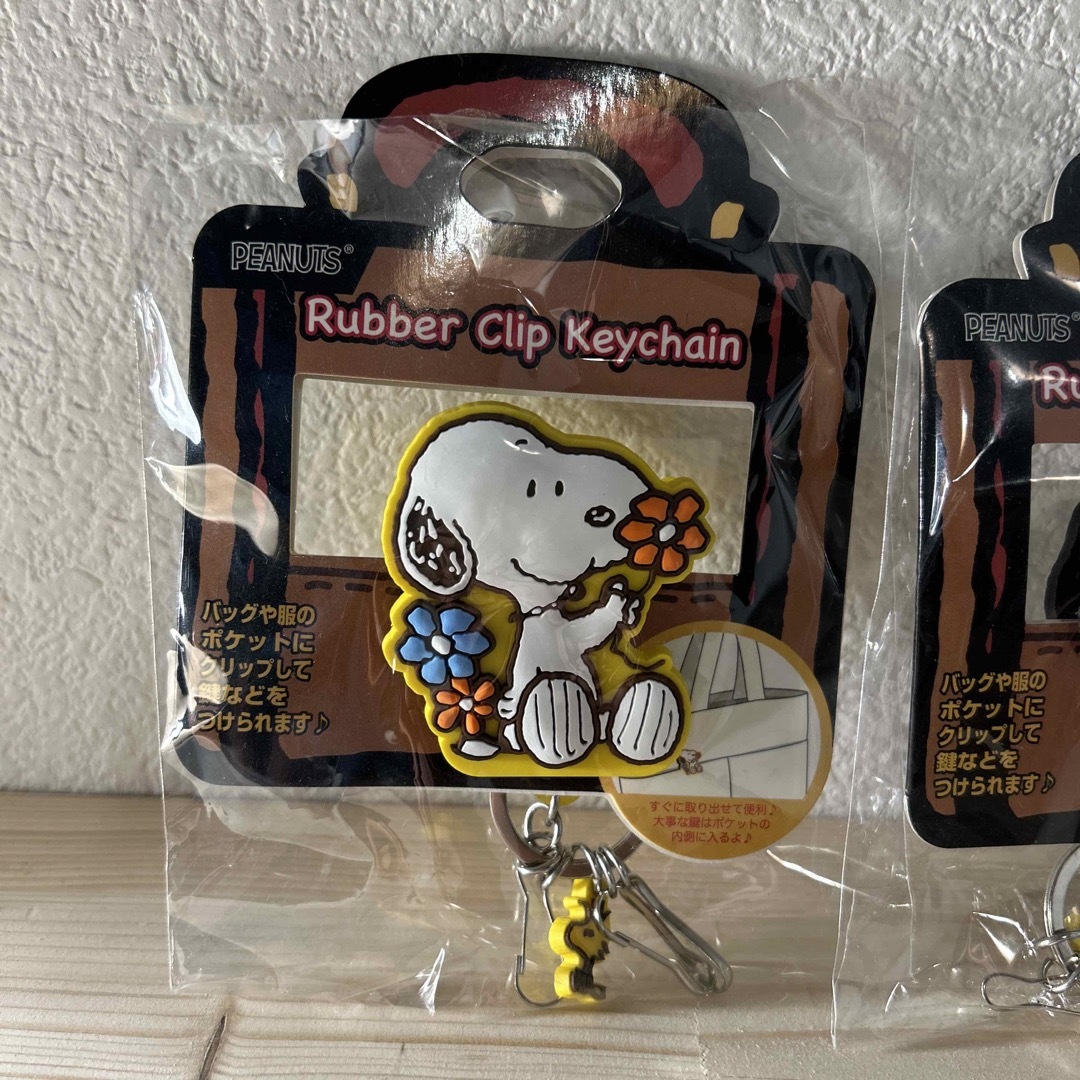 SNOOPY(スヌーピー)のスヌーピー ラバークリップ キーチェーン 2個 レディースのファッション小物(キーホルダー)の商品写真