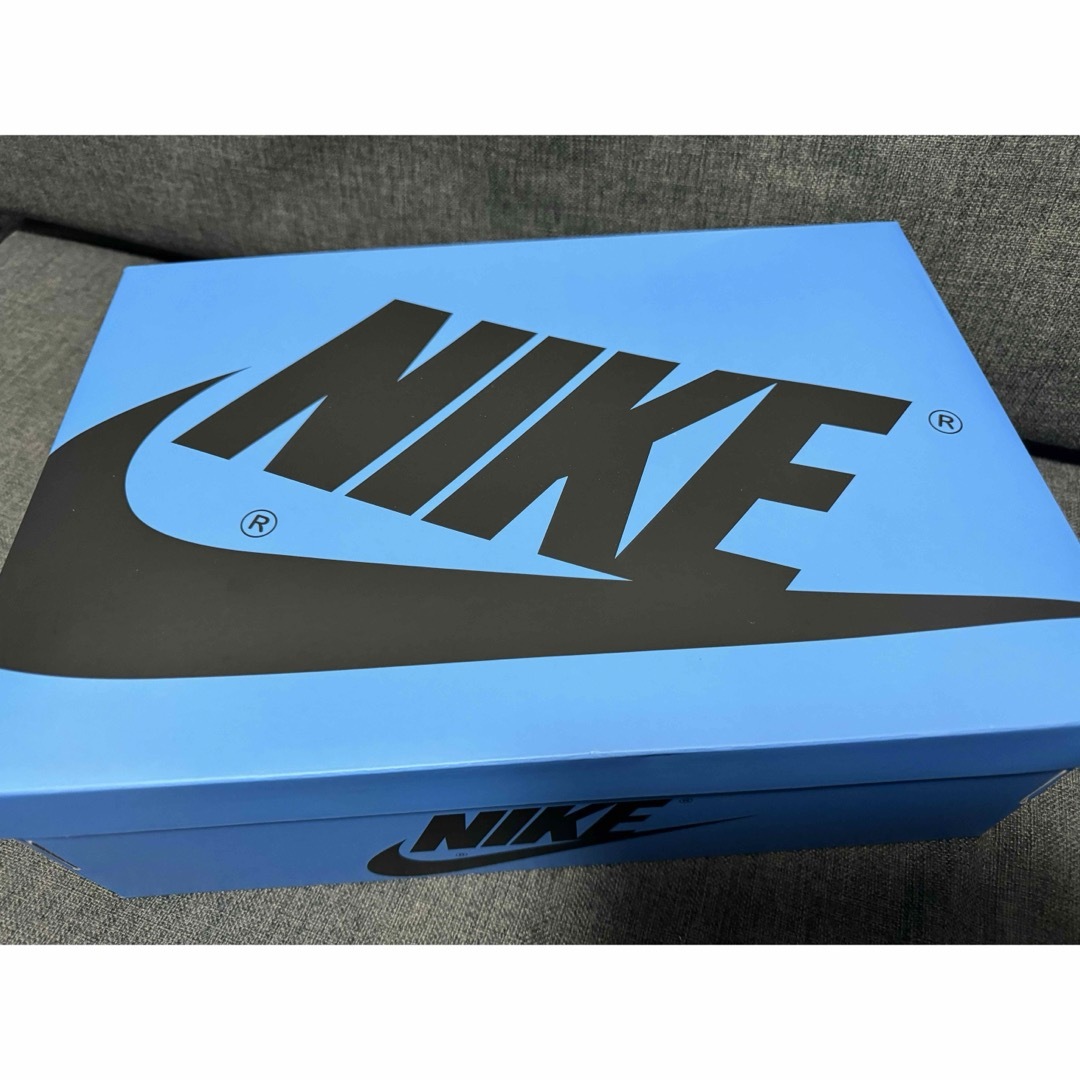 NIKE(ナイキ)のエアジョーダン1レトロ　ユニバーシティーブルー　27㎝ メンズの靴/シューズ(スニーカー)の商品写真