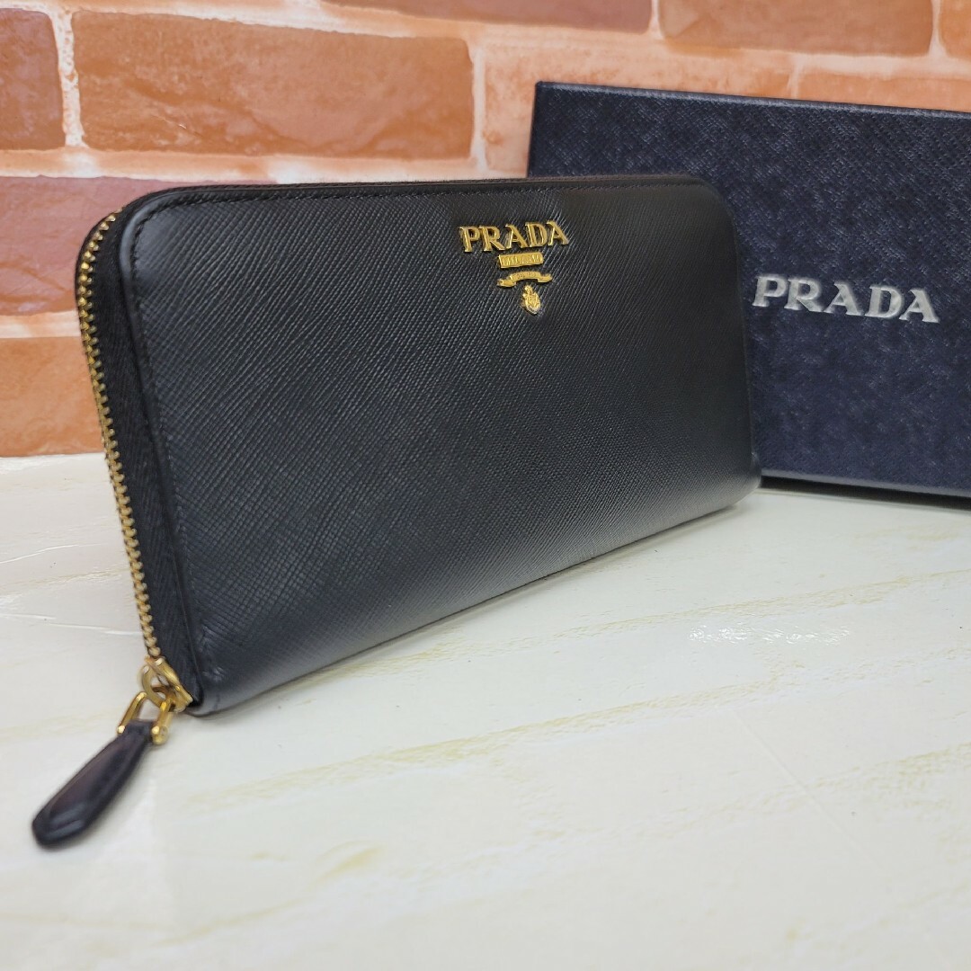 PRADA(プラダ)のPRADA☆鑑定済☆サフィアーノ ブラック 1ML506 プラダ財布 レディースのファッション小物(財布)の商品写真