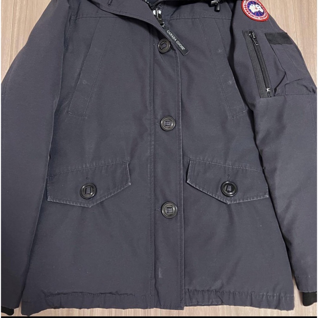 CANADA GOOSE(カナダグース)のCANADAGOOSE カナダグース ダウンジャケット 濃紺 ネイビー XS レディースのジャケット/アウター(ダウンジャケット)の商品写真