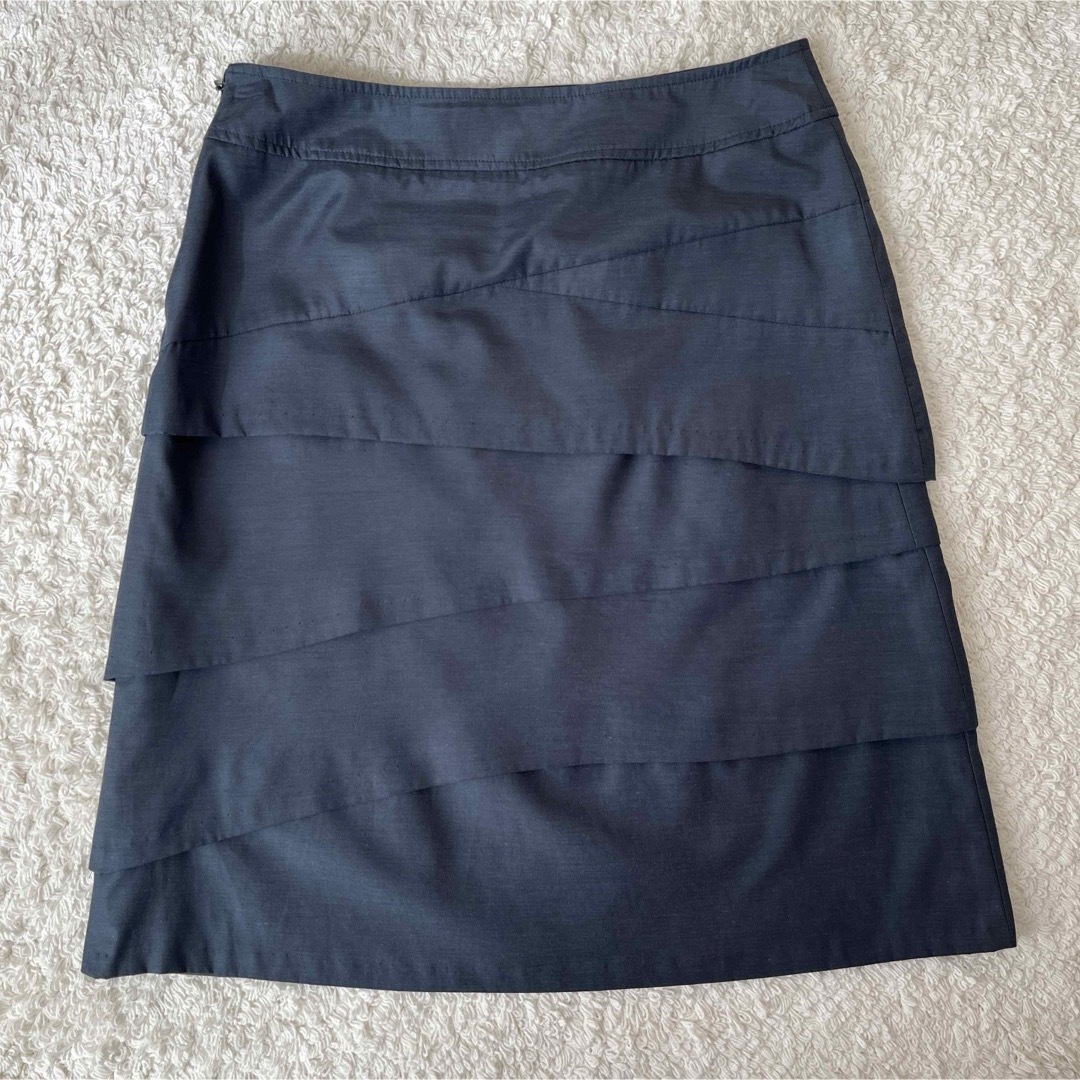 22 OCTOBRE(ヴァンドゥーオクトーブル)の22OCTOBER  ティアード スカート　ネイビー レディースのスカート(ひざ丈スカート)の商品写真