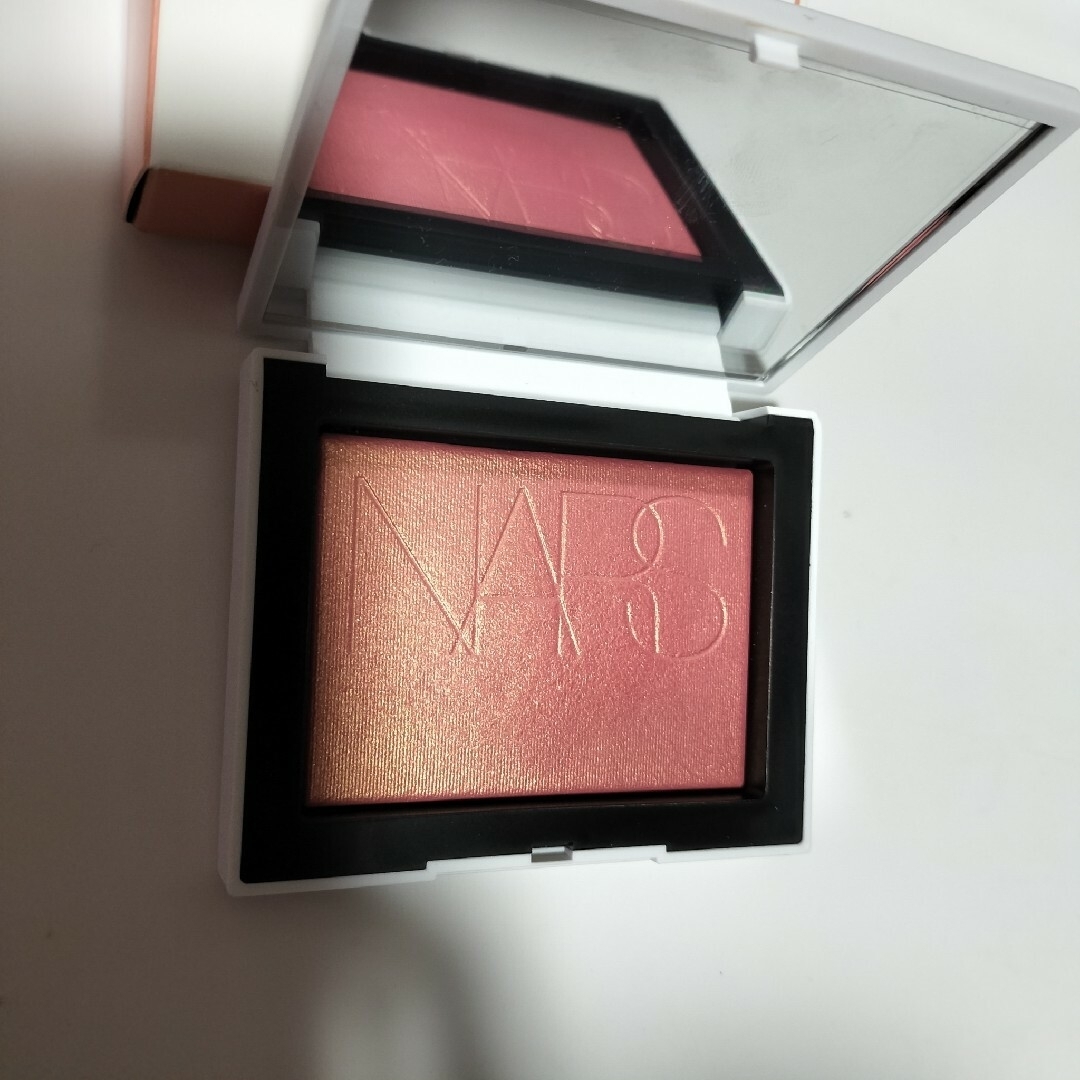 NARS(ナーズ)の【希少】【限定発売】NARS　ライトリフティング　ブラッシュ　03178 コスメ/美容のベースメイク/化粧品(チーク)の商品写真