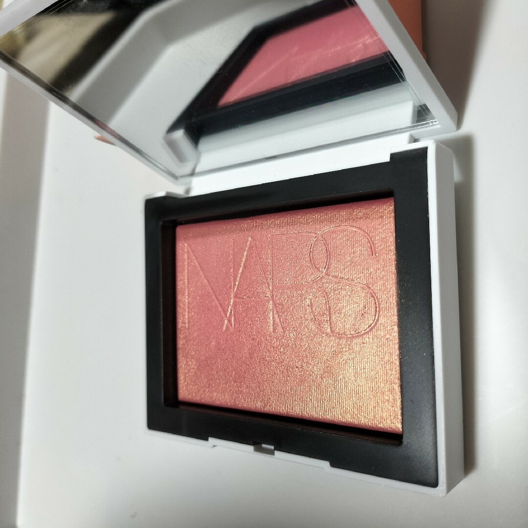 NARS(ナーズ)の【希少】【限定発売】NARS　ライトリフティング　ブラッシュ　03178 コスメ/美容のベースメイク/化粧品(チーク)の商品写真