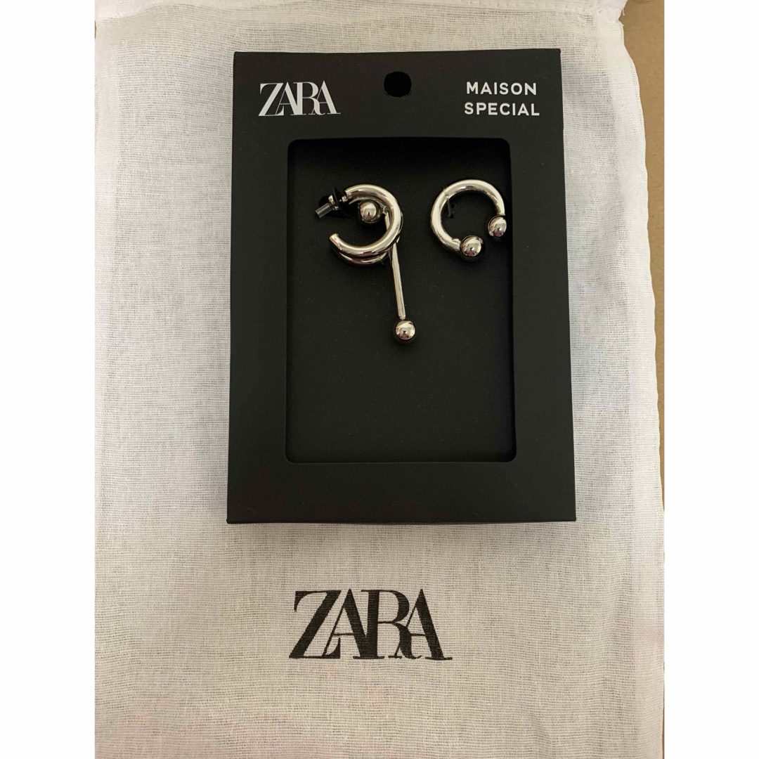 ZARA(ザラ)のZARA X MAISON SPECIAL ミスマッチピアス レディースのアクセサリー(ピアス)の商品写真