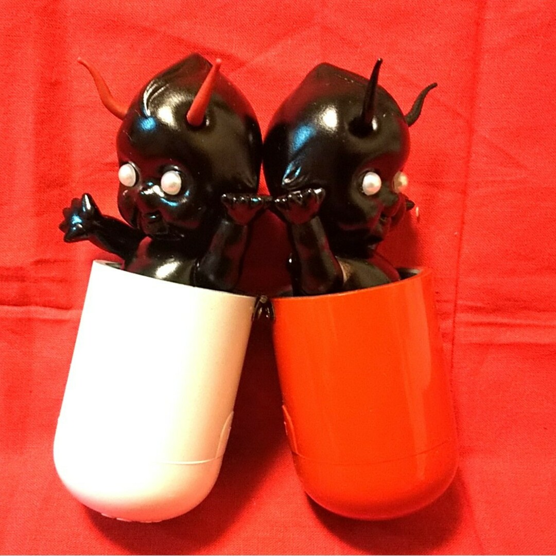 おもちゃお薬カプセル CAPSULE 悪魔 鬼フィギュア  フェチ エンタメ/ホビーのおもちゃ/ぬいぐるみ(キャラクターグッズ)の商品写真
