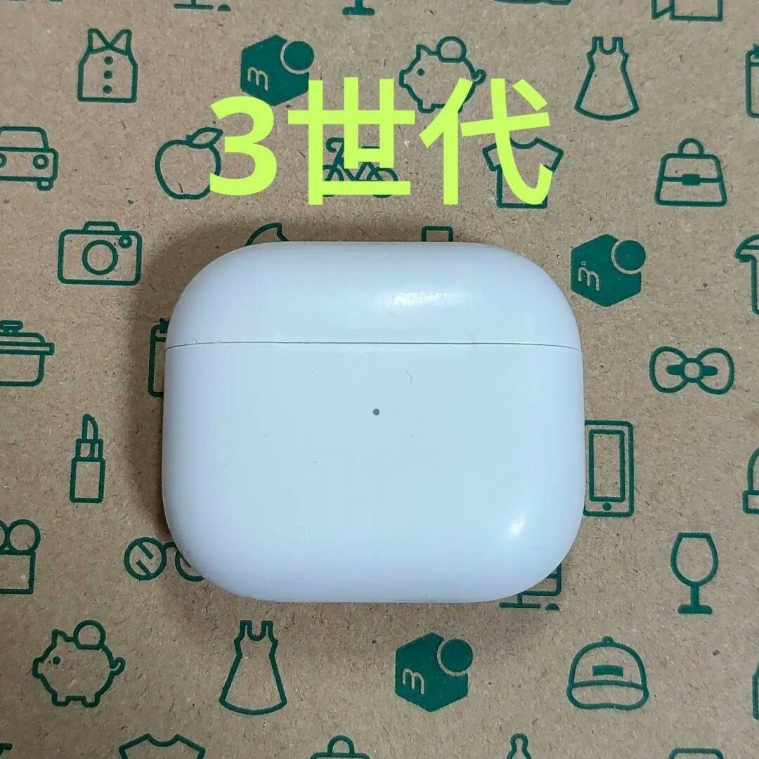 Apple(アップル)のApple AirPods 3世代 充電ケースのみ 174 スマホ/家電/カメラのオーディオ機器(ヘッドフォン/イヤフォン)の商品写真